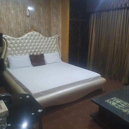 Town Guest House Toba Tek Singh Extérieur photo