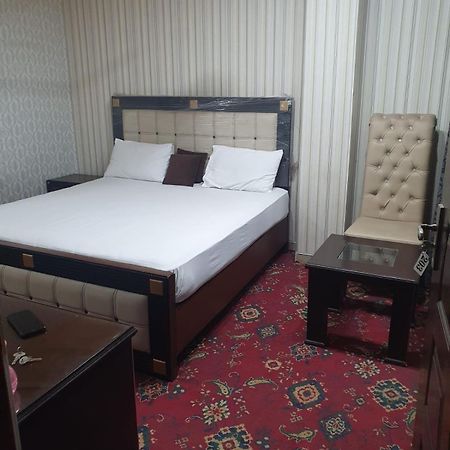 Town Guest House Toba Tek Singh Extérieur photo