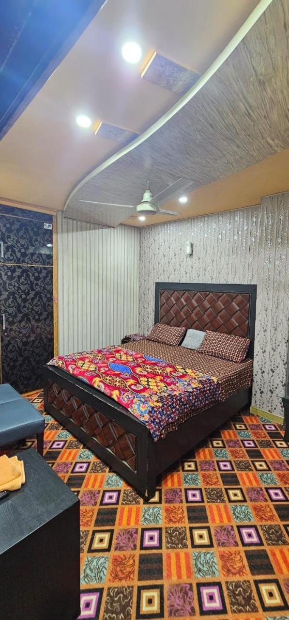 Town Guest House Toba Tek Singh Extérieur photo