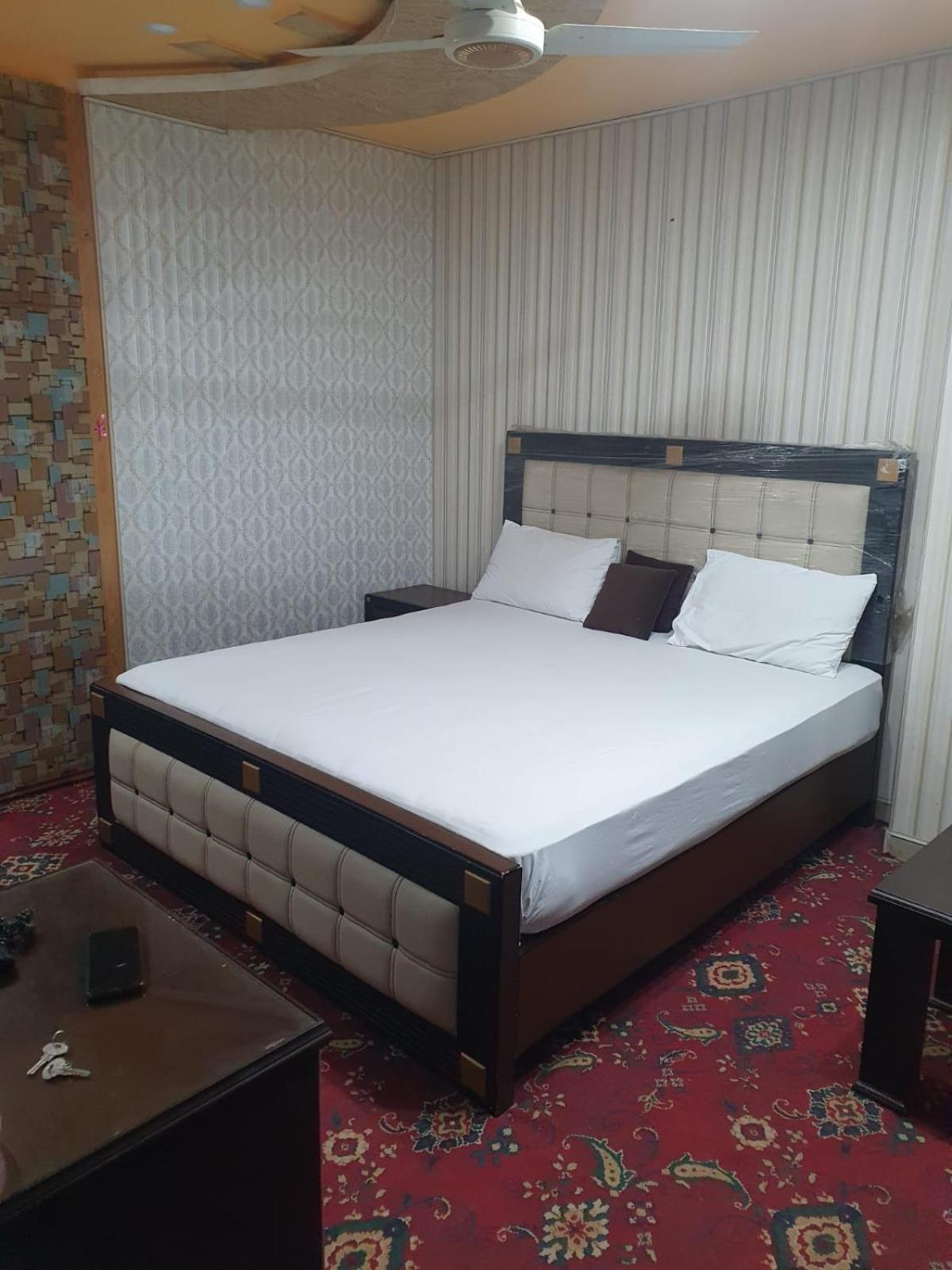 Town Guest House Toba Tek Singh Extérieur photo