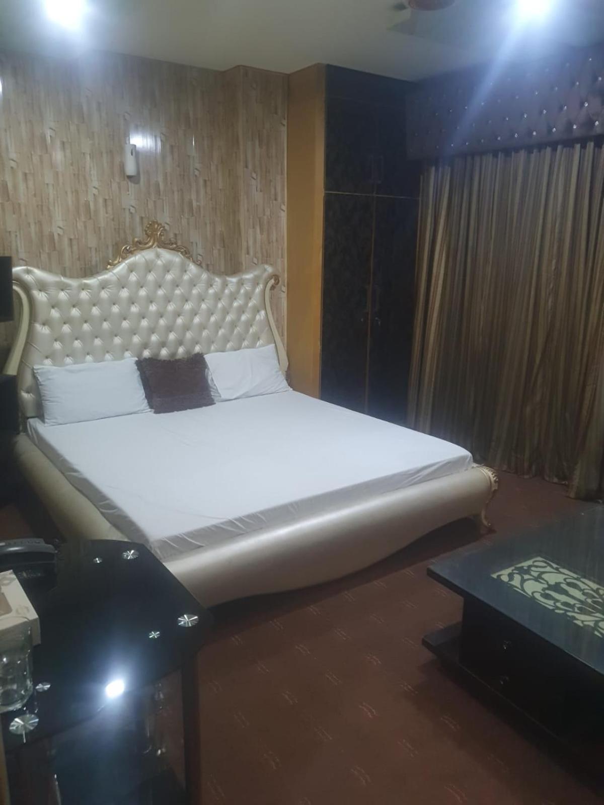 Town Guest House Toba Tek Singh Extérieur photo