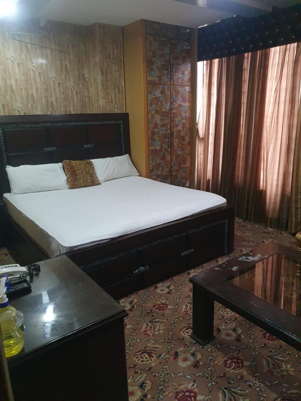 Town Guest House Toba Tek Singh Extérieur photo