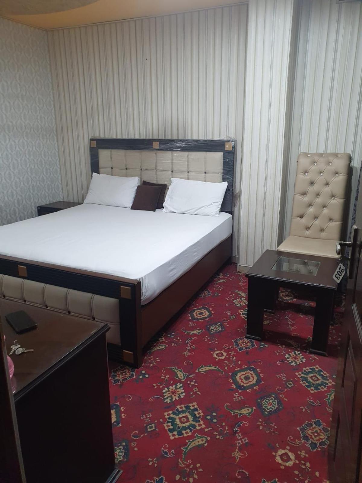 Town Guest House Toba Tek Singh Extérieur photo